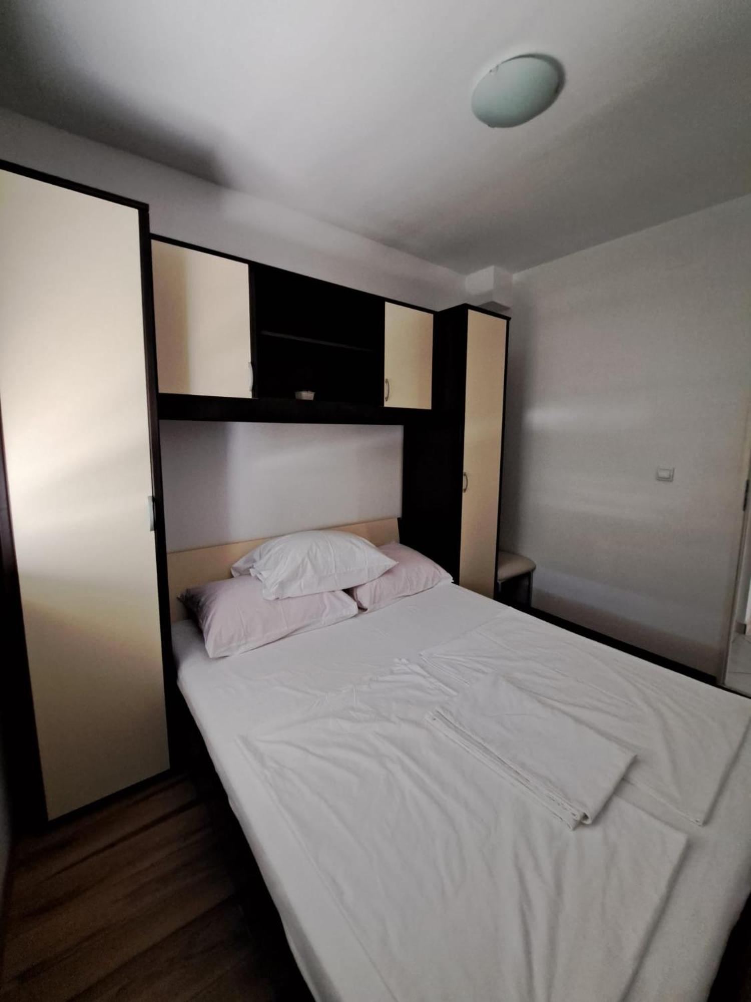 Apartments Maretic Mandre Εξωτερικό φωτογραφία