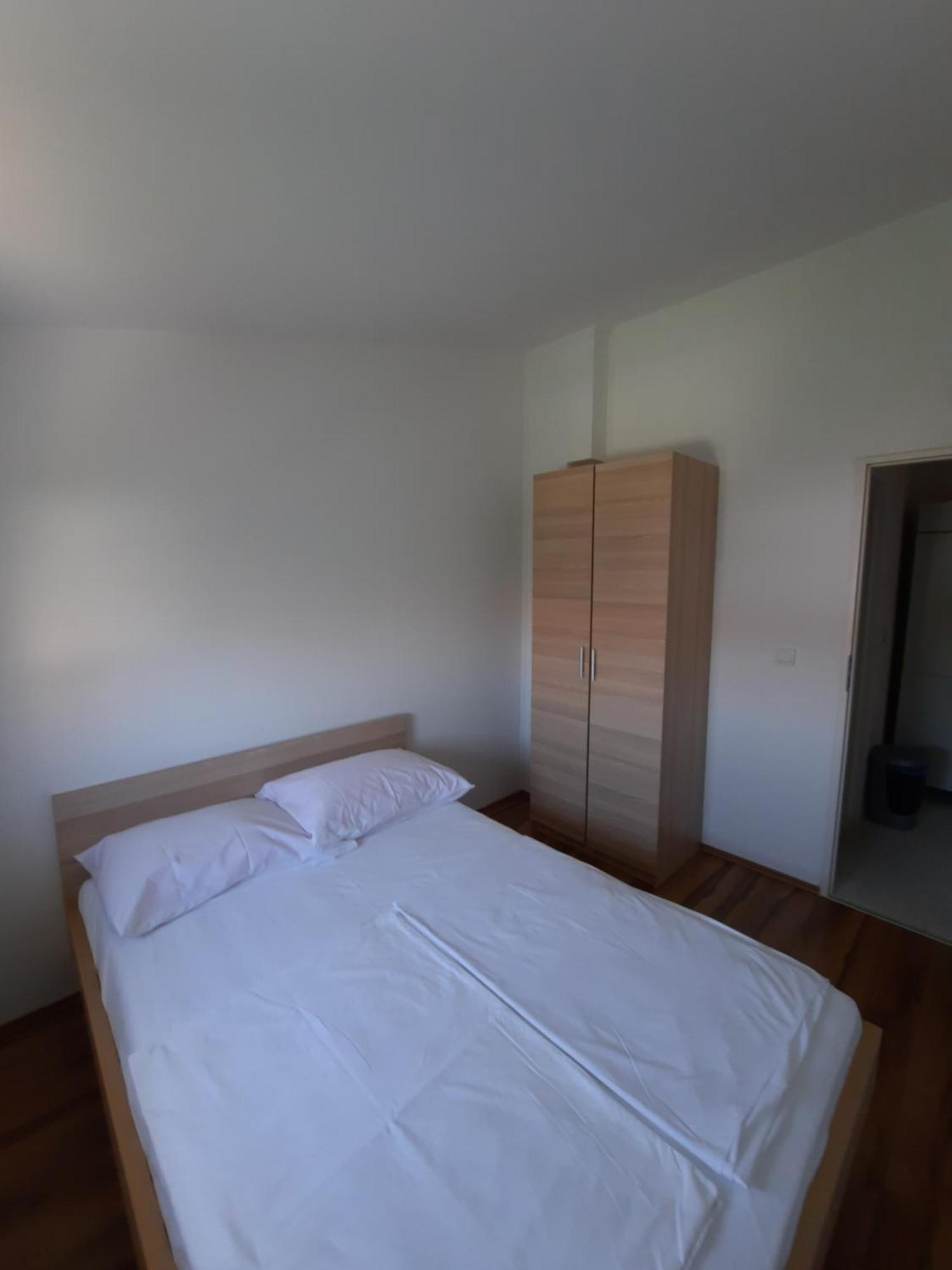 Apartments Maretic Mandre Εξωτερικό φωτογραφία